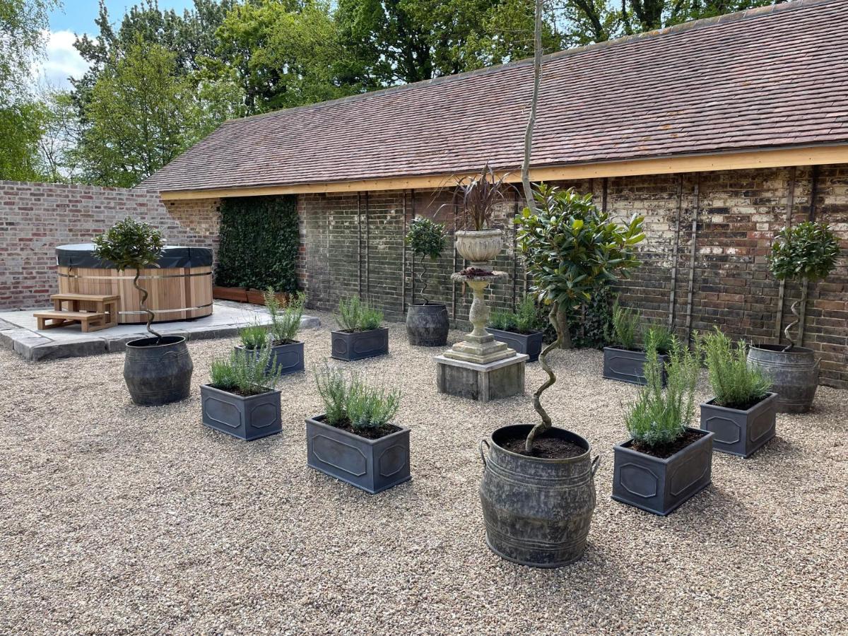 Eastwood Observatory: 12 Bedrooms, Swimming Pool And Tennis Court Hailsham Eksteriør bilde